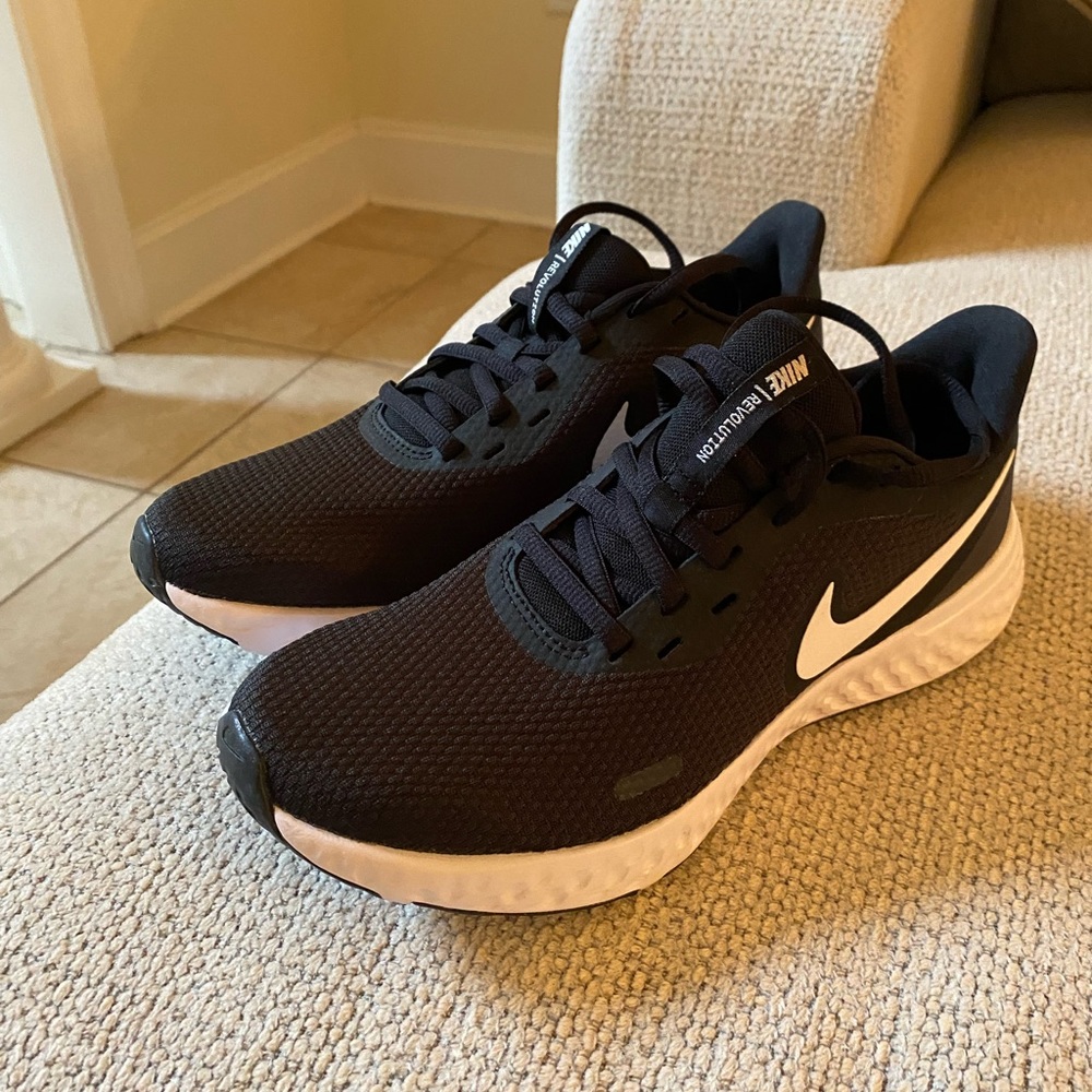 Nike Revolution 5